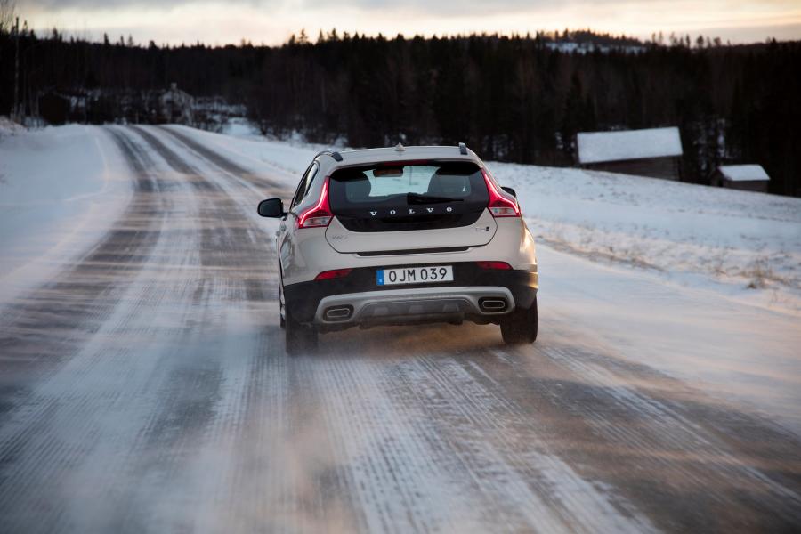  Volvo V40 T5 AWD Cross Country 2016 года  (фото 9 из 19)